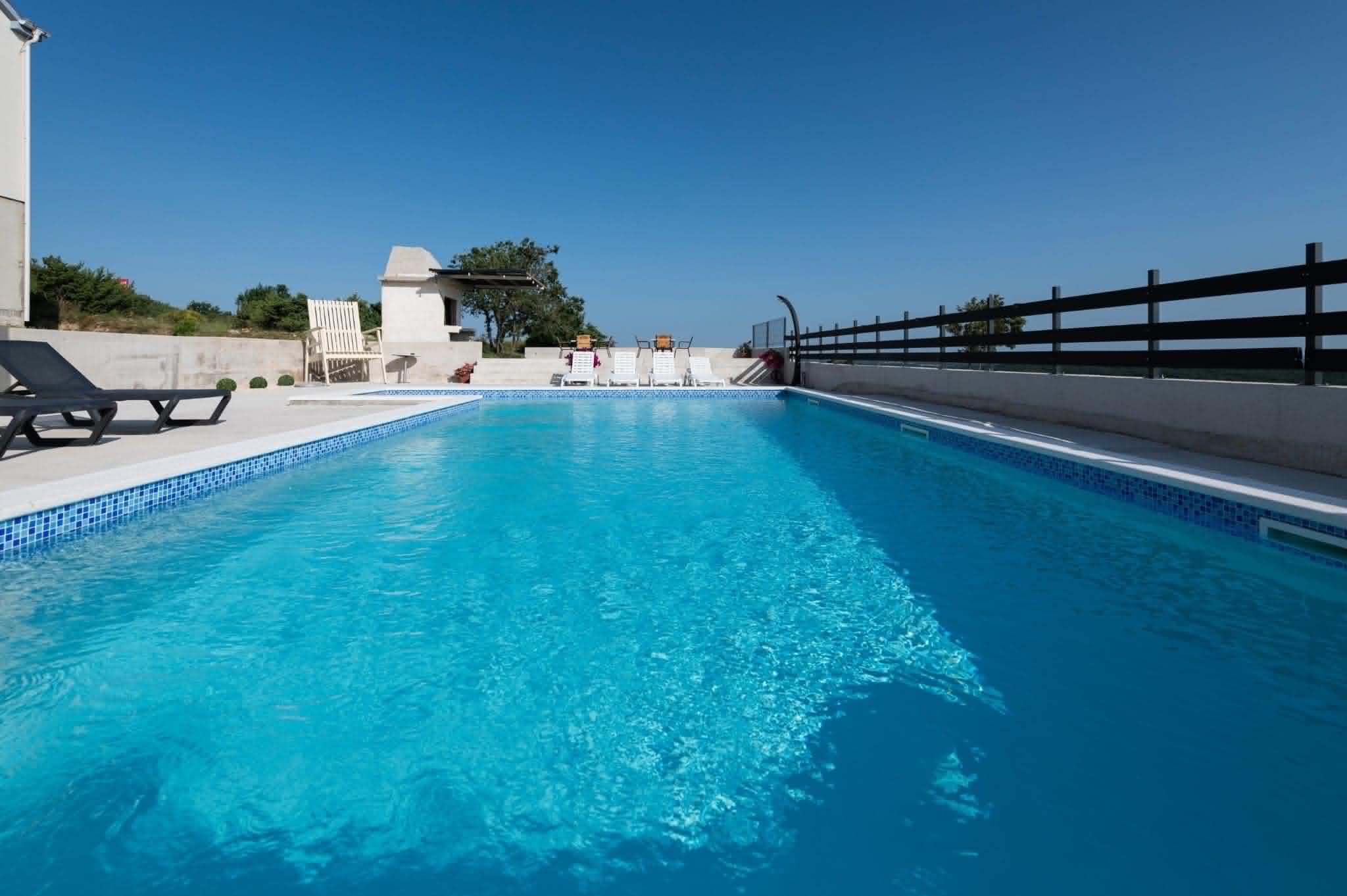 pool apartment niko